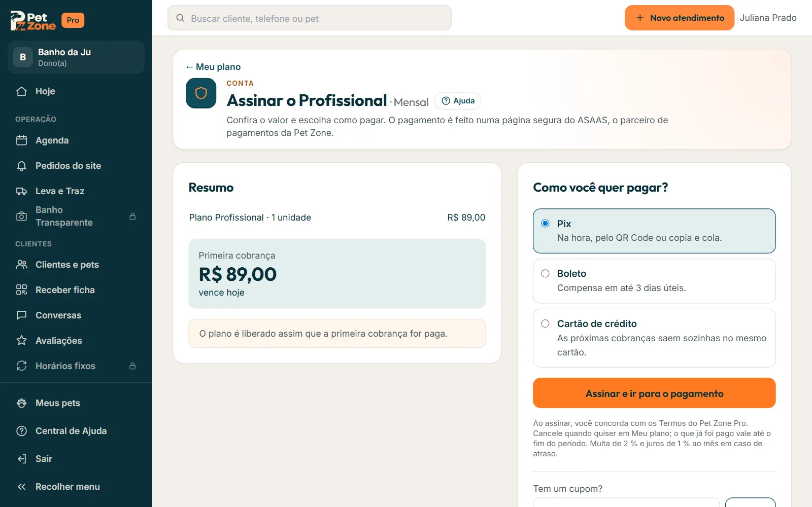 Confirmação da assinatura com o resumo do valor, a primeira cobrança e a escolha entre Pix, boleto e cartão